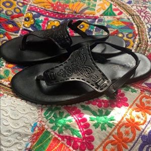 Embossed flip flops 🩴